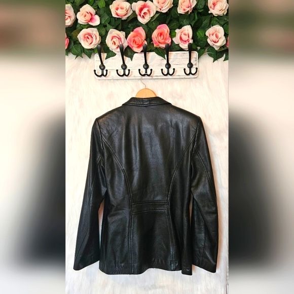 Danier Classic Women's Front Button Mid Length Leather Jacket - Picture 3 of 8